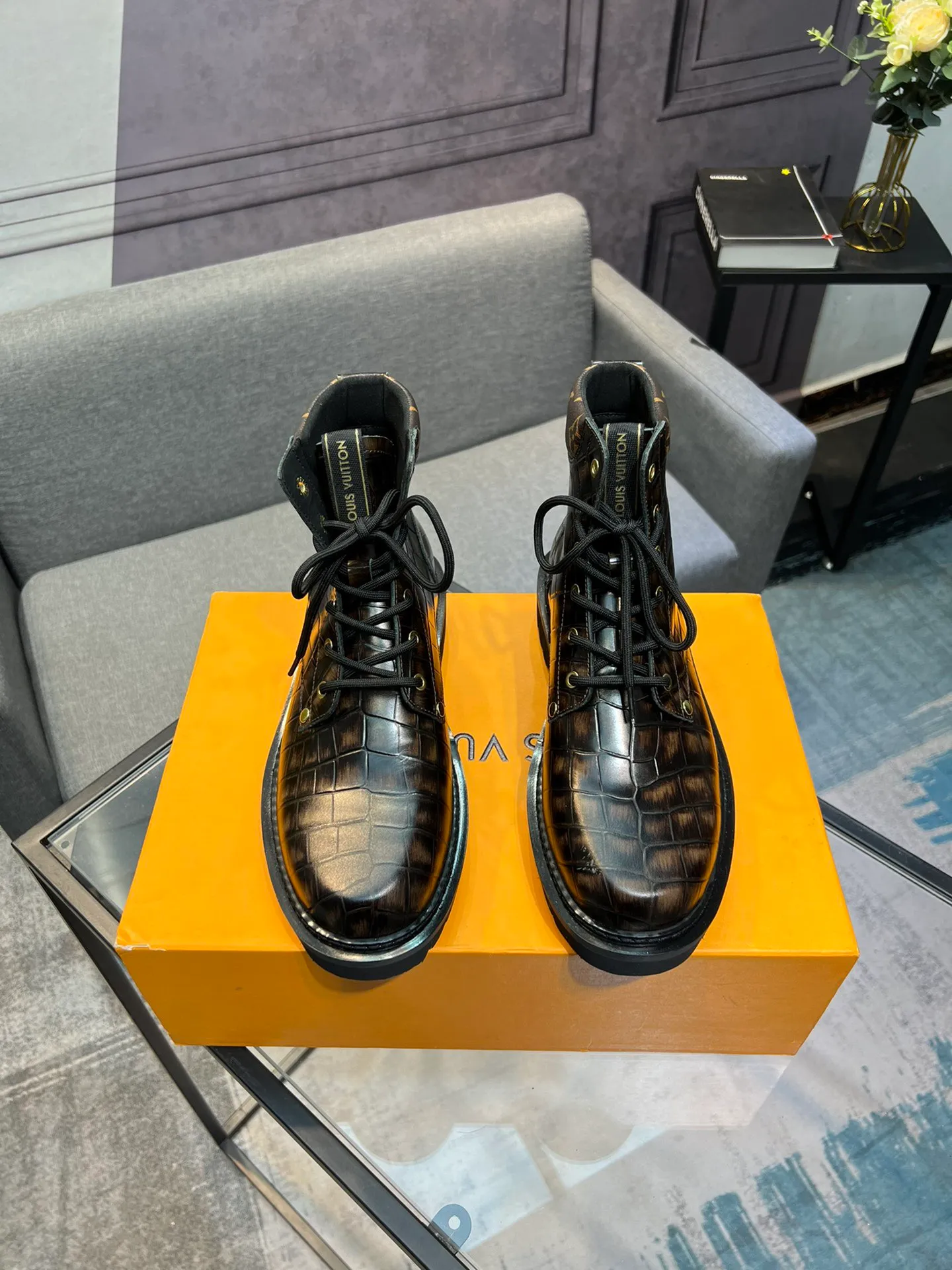 Men's shoes 💰900 L Home - the latest LV men's business casual boots, luxury and nobility are a must, all made of imported original first-layer cowhide, just to create a more comfortable wearing experience, ➕top imported water-dyed full cow lining, original high wear-resistant outsole! 👏👏 Size: Male 39-44; (38 45 46 customized)